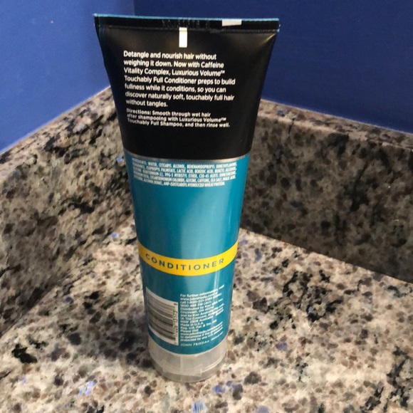 John Frieda luxurious volume conditioner - Picture 2 of 4